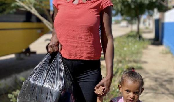 Imagens da Prefeitura realiza entrega de cestas basicas