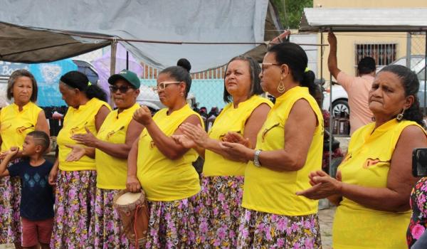 Imagens da Samba de Roda na Feira Livre de Boa Vista do Tupim
