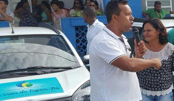 Imagens da Prefeito oficializa entrega de veículo para atender à comunidade do Iguape