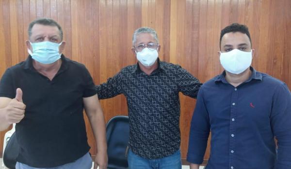 Imagens da Posse dos novos Secretários de Administração e Educação 