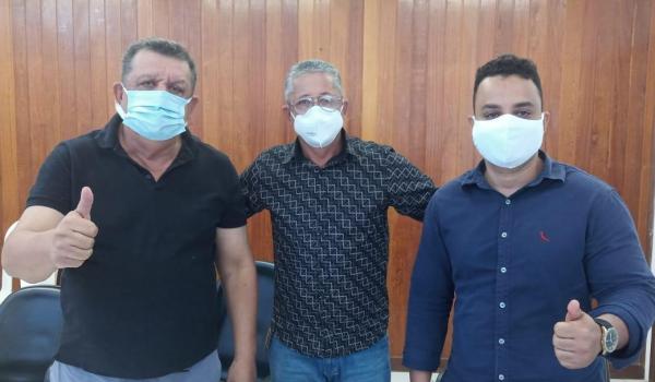 Imagens da Posse dos novos Secretários de Administração e Educação 