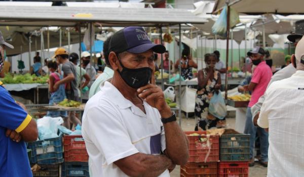Imagens da Samba de Roda na Feira Livre de Boa Vista do Tupim