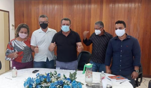 Imagens da Posse dos novos Secretários de Administração e Educação 