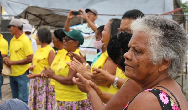 Imagens da Samba de Roda na Feira Livre de Boa Vista do Tupim