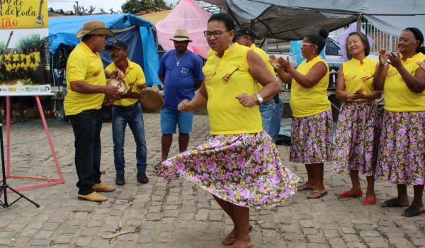 Imagens da Samba de Roda na Feira Livre de Boa Vista do Tupim