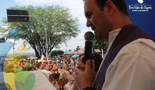 Imagens da 37ª Missa dos Vaqueiros é realizada na Praça Rui Barbosa, em Boa Vista do Tupim-BA