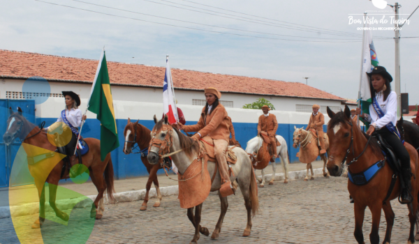 Imagens da 37ª Missa dos Vaqueiros é realizada na Praça Rui Barbosa, em Boa Vista do Tupim-BA
