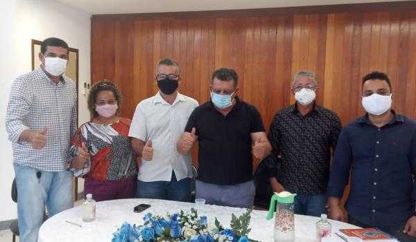 Imagens da Posse dos novos Secretários de Administração e Educação 