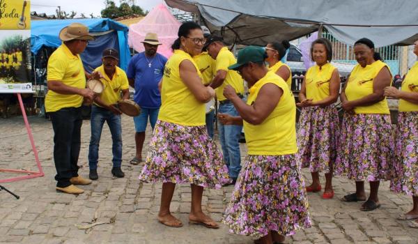 Imagens da Samba de Roda na Feira Livre de Boa Vista do Tupim