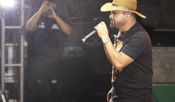 Imagens da 39º Festa dos Vaqueiros, em Boa Vista Do Tupim, une sertanejos em evento com cavalgada, missa e desfile 