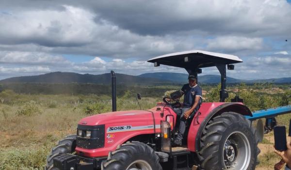 Imagens da A Prefeitura, por meio da Secretaria de Agricultura - em parceria com o Serviço Nacional de Aprendizagem Rural – SENAR, realizou o curso de Tratorista Agrícola – Básico.