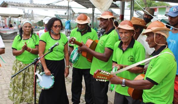 Imagens da Samba de Roda na Feira Livre de Boa Vista do Tupim