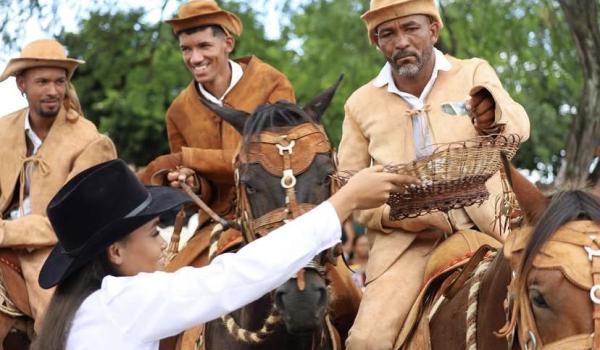 Imagens da 39º Festa dos Vaqueiros, em Boa Vista Do Tupim, une sertanejos em evento com cavalgada, missa e desfile 