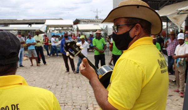 Imagens da Samba de Roda na Feira Livre de Boa Vista do Tupim