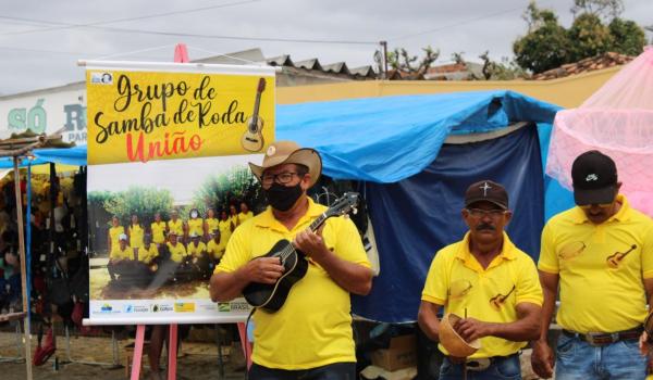 Imagens da Samba de Roda na Feira Livre de Boa Vista do Tupim