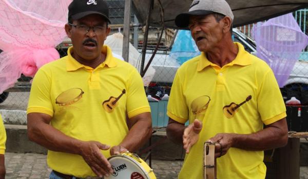 Imagens da Samba de Roda na Feira Livre de Boa Vista do Tupim