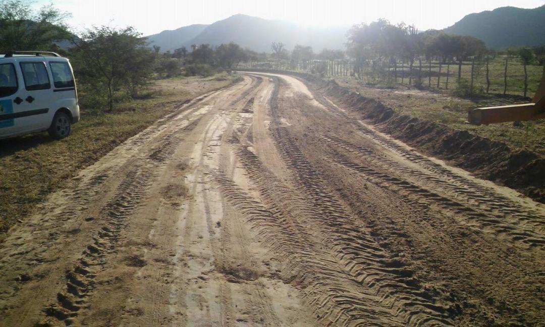 Prefeito inspeciona obras de recuperação das estradas vicinais na zona rural de Boa Vista do Tupim
